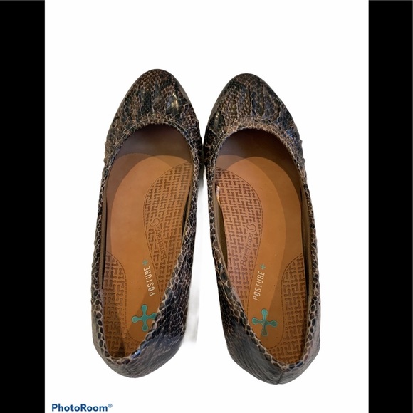 BareTraps Norma Slip On Wedge Pumps - Picture 6 of 13